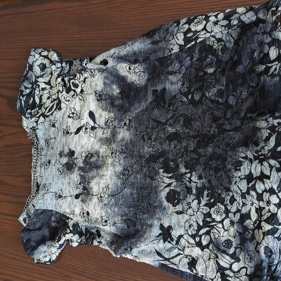 3 for $30. Black and white top - Picture 8 of 10